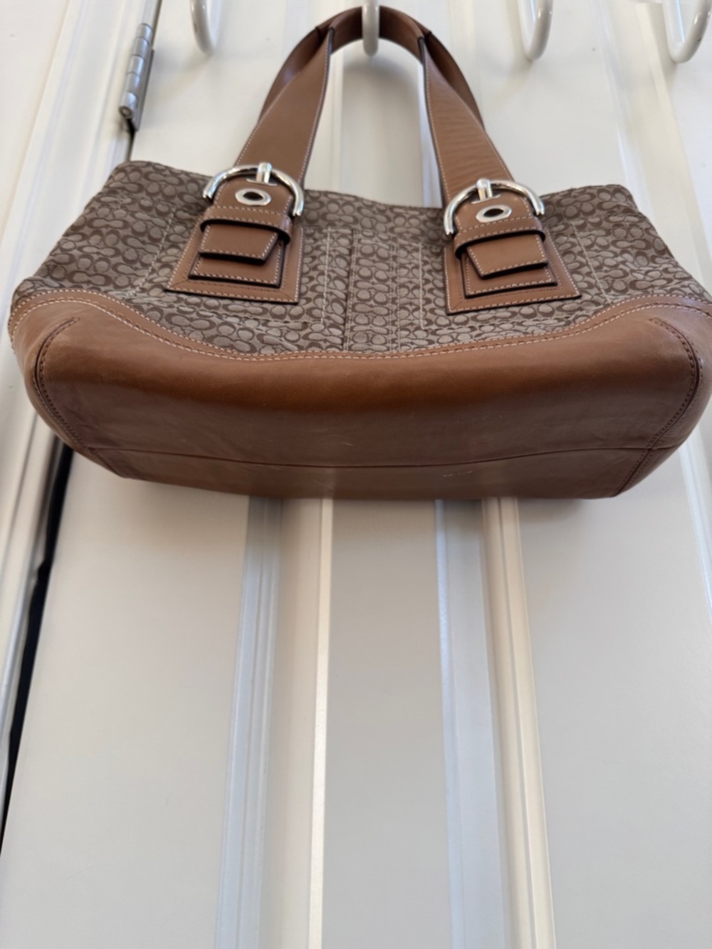Coach Vintage Brown Signature Canvas Shoulder Bag with Tan Trim - Picture 3 of 16
